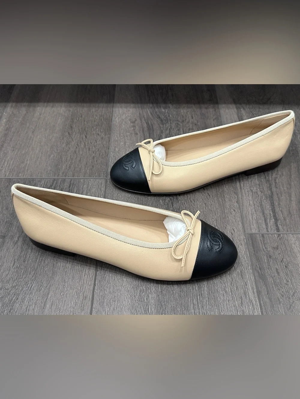CHANEL CC LOGO BEIGE & BLACK LEATHER BALLET BALLERINA FLATS SHOES Size 40